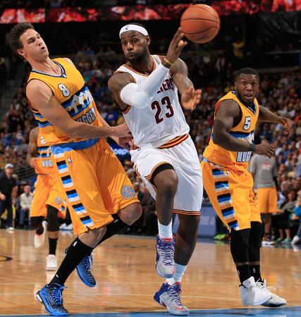 在NBA,为什么有的球星传球大家就说他是无私,而有的就说他是甩锅？