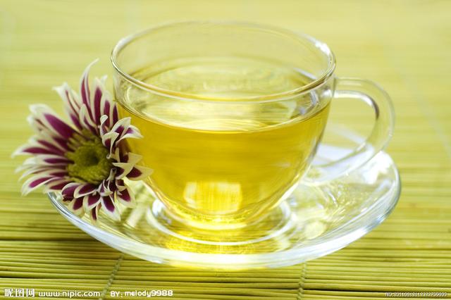 绿茶能不能和枸杞子在一起泡水喝？
