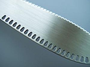 头条问答 - 抹黄油的刀边上有个小缺口,那是干什么用的?(1个回答)