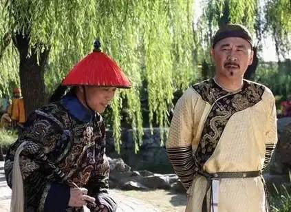 太监是割的什么部位:炎热的夏天，太监的裤子里为何要塞上毛巾
