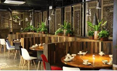 恒河印度餐厅:南宁有哪个餐馆可以在大厅吃饭、听歌手唱歌的？