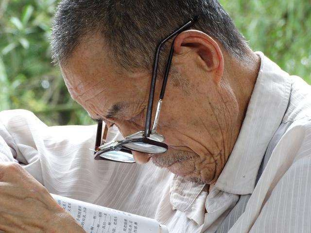 怎样预防花眼(怎样预防花生死苗)