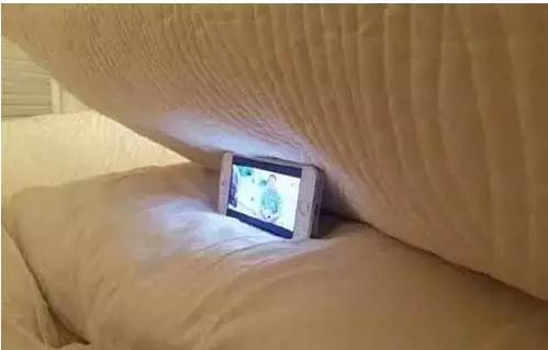 床头千万别放5样东西,睡觉时，哪些东西放枕边危害无穷？