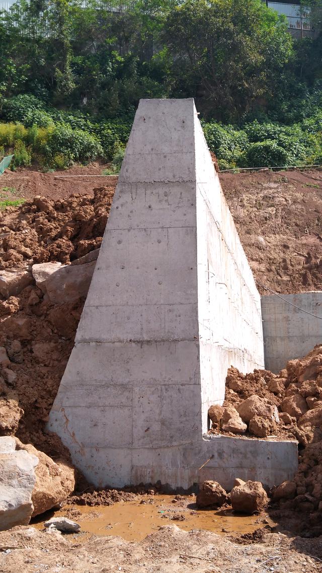 30米高的挡土墙怎么砌才好?