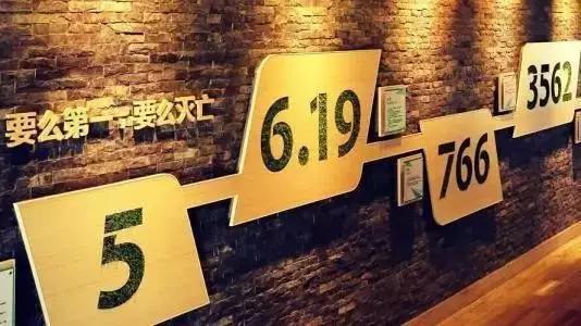 松鼠和蓝山雀的口吻作文600字:三只松鼠是怎么火起来的？
