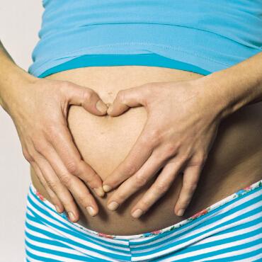 孕期吃核桃会让胎儿更聪明吗，怀孕期间吃什么会让孩子既聪明又皮肤好