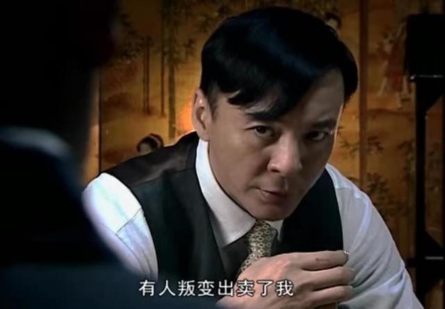 头条问答 - 在《潜伏》里,吴站长是否知道余则成就是真正的峨眉峰?