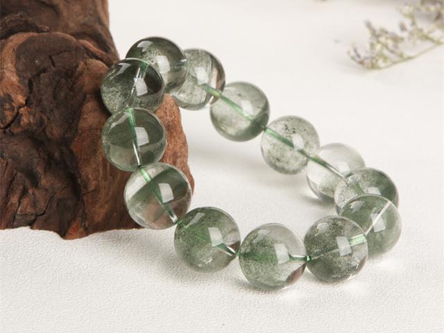 水晶绿幽灵功效与作用,如何辨别绿幽灵水晶的价值？