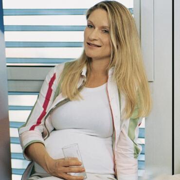 孕期吃核桃会让胎儿更聪明吗，怀孕期间吃什么会让孩子既聪明又皮肤好