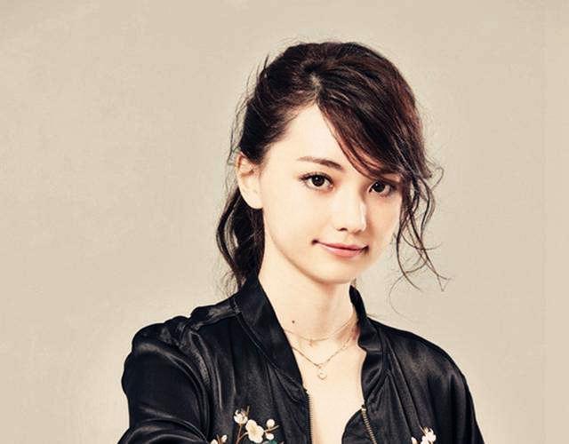 黑嘉嘉身高:女排队员惠若琪与宋茜同台不输美貌，哪些体育运动选手颜值很高？