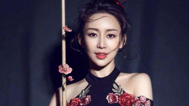 黑嘉嘉身高:女排队员惠若琪与宋茜同台不输美貌，哪些体育运动选手颜值很高？