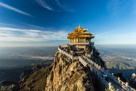 洛阳栾川<a href=https://maguai.com/list/52-0-0.html target=_blank class=infotextkey>旅游</a>景点:五一<a href=https://maguai.com/list/52-0-0.html target=_blank class=infotextkey>旅游</a>去河南栾川，谁知道最值得看的山水景区是哪里？