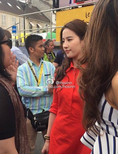 刘亦菲林允柳岩合照:我想问问有没有比刘亦菲漂亮的女演员？