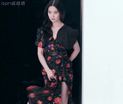 刘亦菲林允柳岩合照:我想问问有没有比刘亦菲漂亮的女演员？