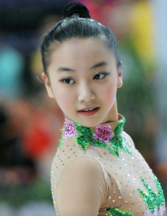 黑嘉嘉身高:女排队员惠若琪与宋茜同台不输美貌，哪些体育运动选手颜值很高？