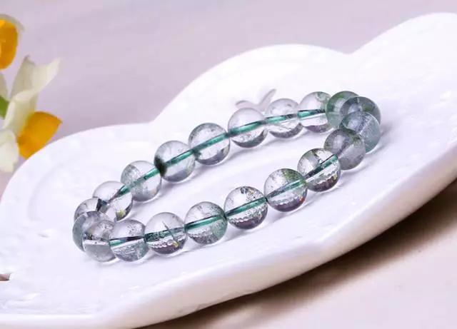水晶绿幽灵功效与作用,如何辨别绿幽灵水晶的价值？