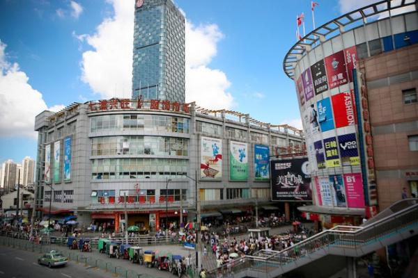 广东批发衣服的微信:去广州批发服装需要注意什么，哪个市场批发尾货的多？