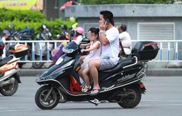 头条问答 - 单手骑电动车,单手打电话是种什么样的体验?(2个回答)