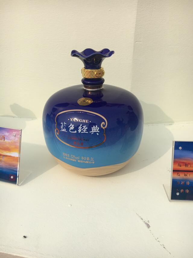 万里同志:姜昆在相声界是功底较深的大师吗？