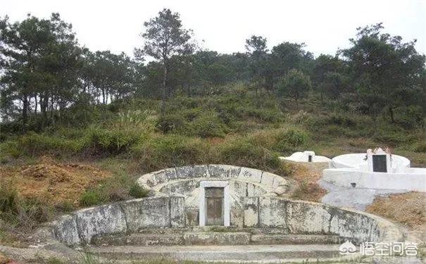关羽墓出土青龙偃月刀:关羽的刀重82斤，吕布的方天画戟却重48斤为什么