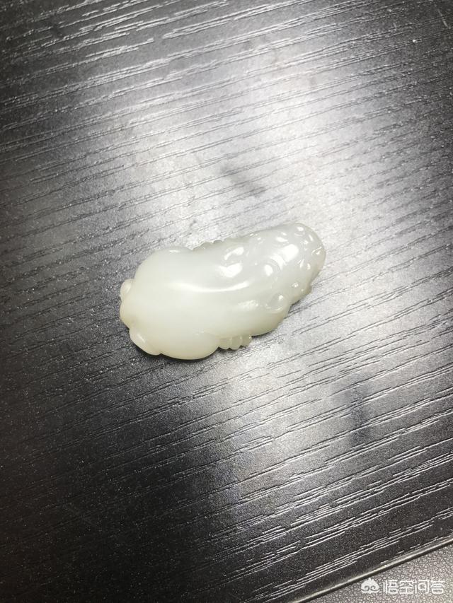 男士适合戴什么玉挂件,想要买一个男士玉石貔貅吊坠，该怎样选择？