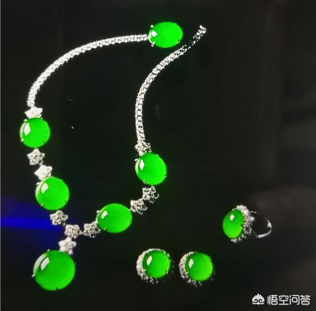 年轻人戴翡翠老气吗,为什么越是上了年纪的人更喜欢翡翠呢？