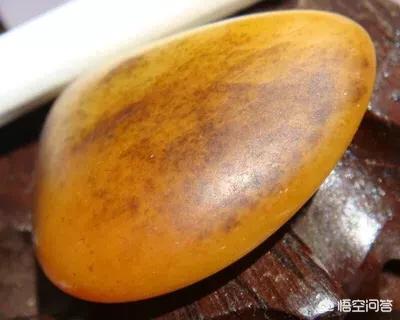 和田玉可以用婴儿油保养吗,玉镯可以放在水里浸泡吗？