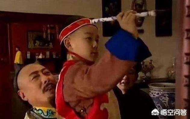 传言康熙第一次见到乾隆,乾隆已年满12岁,康熙为何惊得放下酒杯？