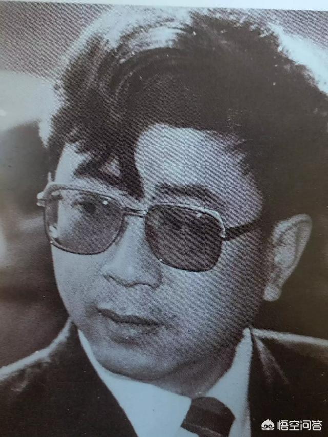 近期拜读了余秋雨先生散文集《文化苦旅》,为什么他能在散文中体现出那么多的道理？