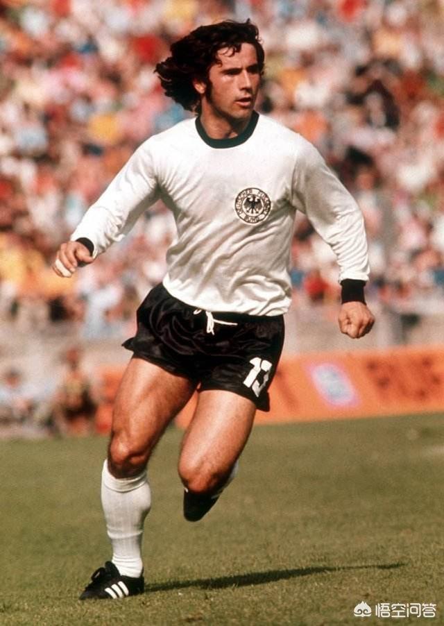迄今为止，足球史上最难超越的十大巨星球员都有谁？插图106
