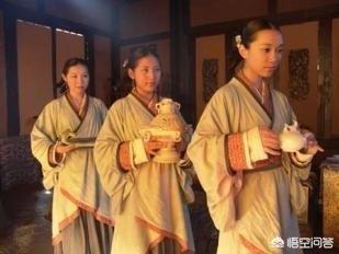 介绍白卷毛狗的特点:新手饲养狗狗，要注意的事情都有什么？