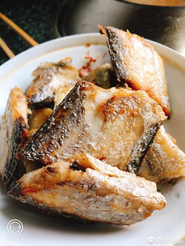 鱼怎么煎不粘锅不掉皮，多春鱼怎么煎才不会破？每次都是做不好？