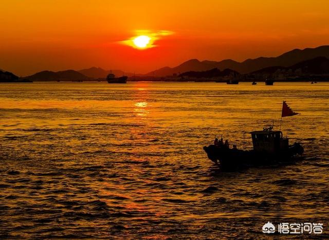 夕阳西下,太阳为什么是蛋黄色的？