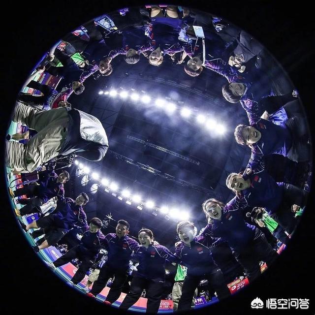 日本飞鼠照片:有球迷拍到日本羽毛球男单选手桃田下跪的照片，你怎么看？