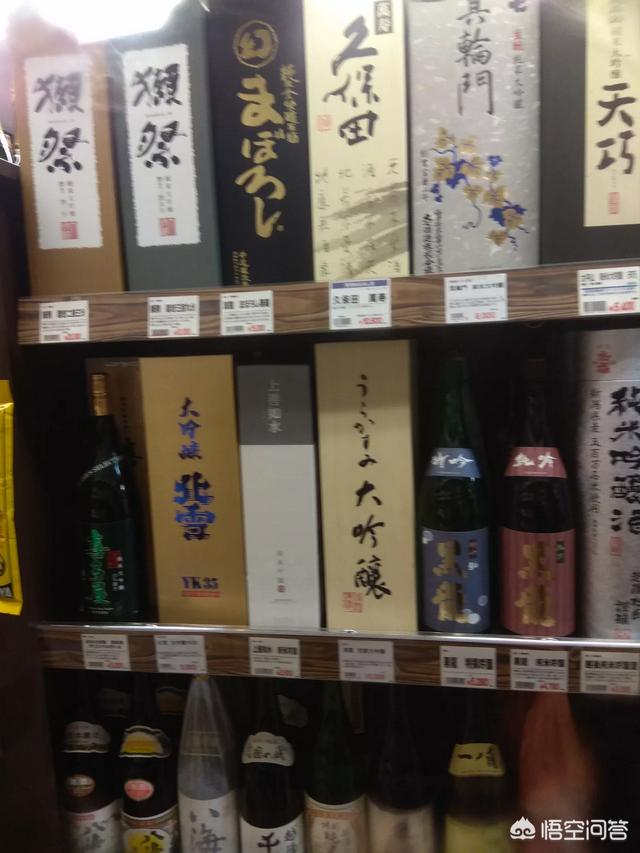 为什么有的白酒会变黄，酱酒储存时间长了以后，变成了淡黄色，是什么原因