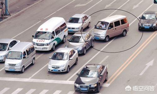 米脂事件:贵州公交坠湖事件，究竟是道德的沦丧还是人性的泯灭