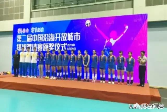 天津青年女排勇夺冠军，小将董铭霄却挨教练狠批，对此你怎么看？
