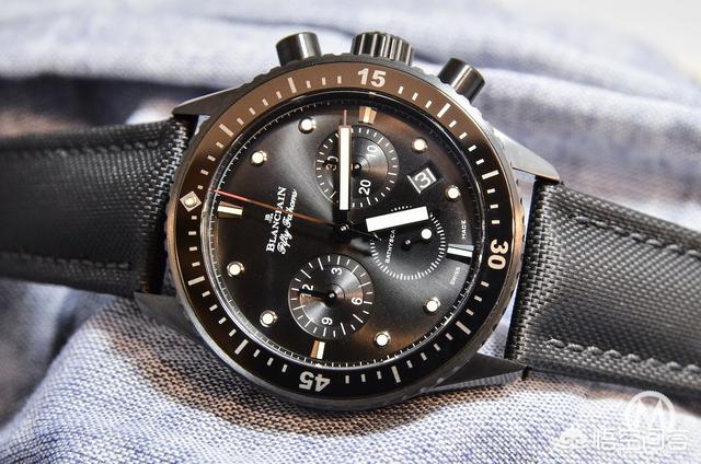 蛟龙号潜水员是谁，请问世界上第一只潜水手表是谁发明的发明过程是怎样的