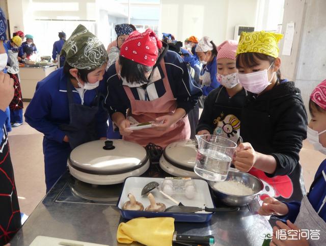 日本小学生的日常饮食你知道吗，日本学生在教室吃便当不会影响到别人吗