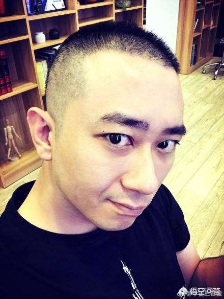 王自健张伯鑫相声:王自健曾与郭德纲齐名京城相声界，为何现在不再说相声？