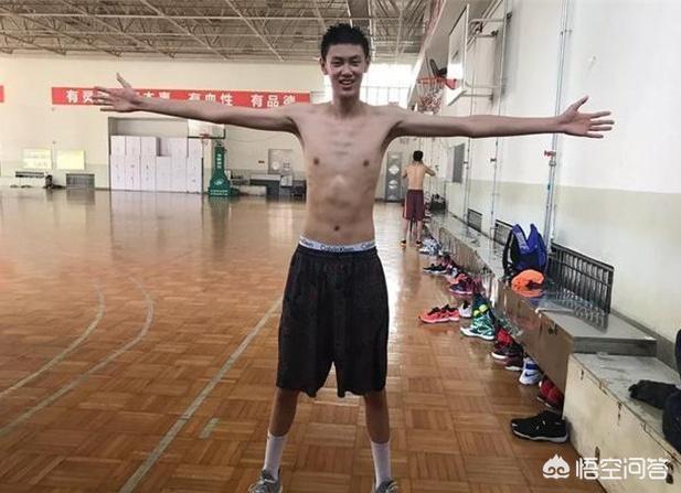李楠儿子现状如何？能打CBA吗？有机会进入中国男篮吗？