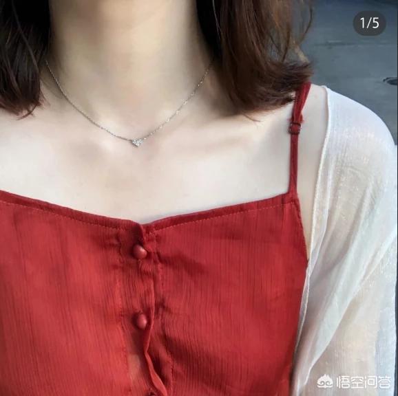 lv字母项链:LV包包有什么方法可以鉴定吗？(lv水桶包包真假鉴定图解)