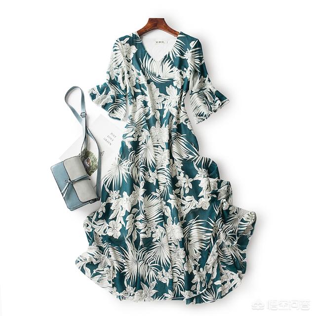 碎花控:碎花裙可以怎么穿搭？如何把碎花裙拍摄出美感？