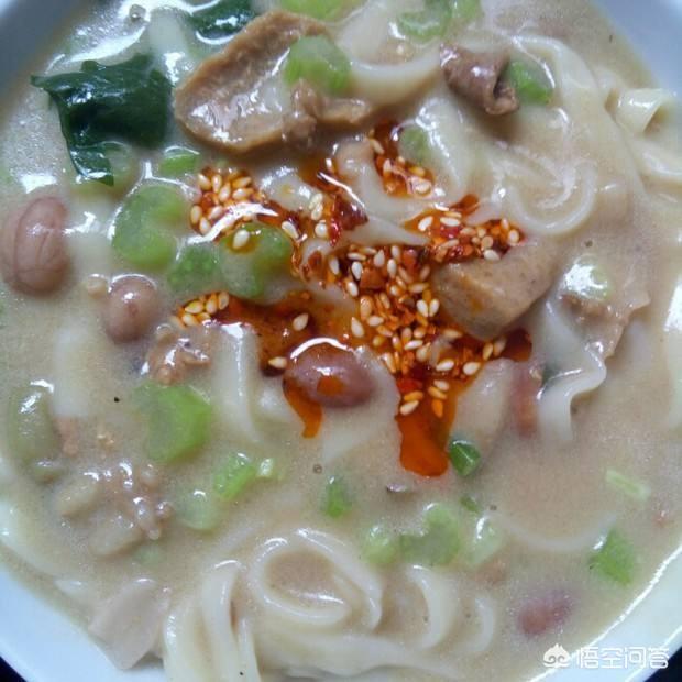 为什么面馆里一般都是用水煮面然后放高汤里，而不直接用高汤煮面？插图69