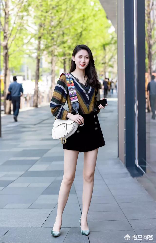 你夏天与陌生异性在公众场合发生过哪些尴尬的事？