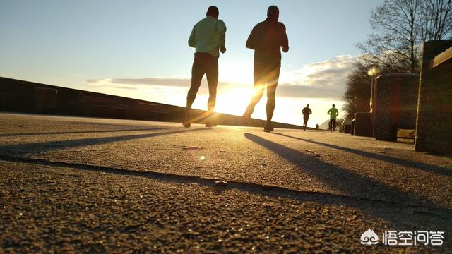 早上跑步和晚上跑步哪个好，早上跑步和晚上跑步，哪个更好