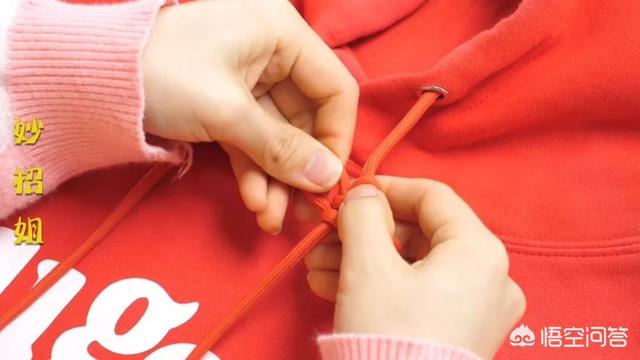 卫衣结怎么打结教程，今年最流行的卫衣绳子打结法,既漂亮又个性,方法简单,一看就会