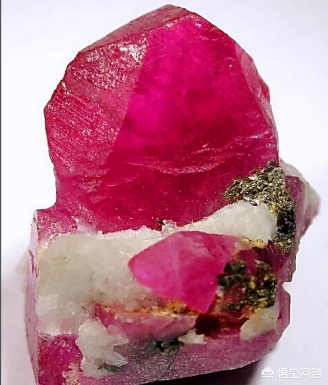 头条问答 请问 怎样的天然红刚玉原石才能达到宝石级 有什么评级标准吗 8个回答