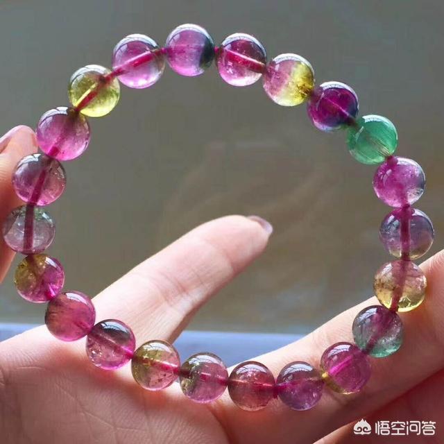 紫红色红宝石好还是玫红色好,五十岁的女人，什么发色才最适合你呢？