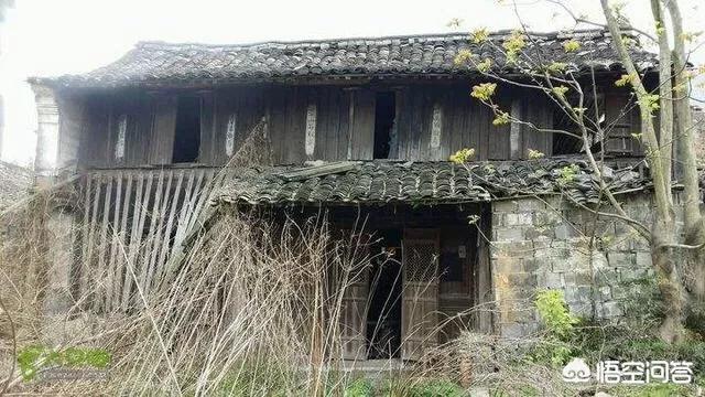 欠临终老人钱的灵异事件:“宁可坟头过夜…不待空宅老屋”，这话的主要意思是什么？